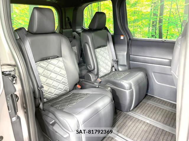 Toyota VOXY 2026-06 8219279-10