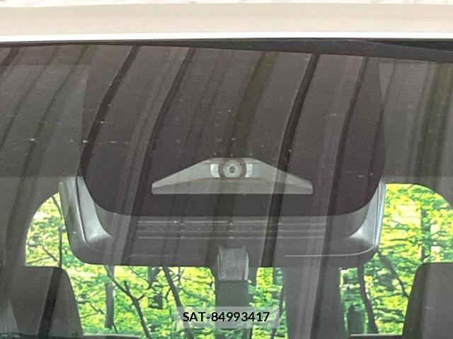 Toyota VOXY 2024-06 8219331-6