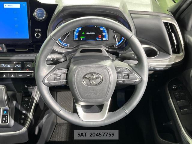 Toyota VOXY 2023-02 8219337-11