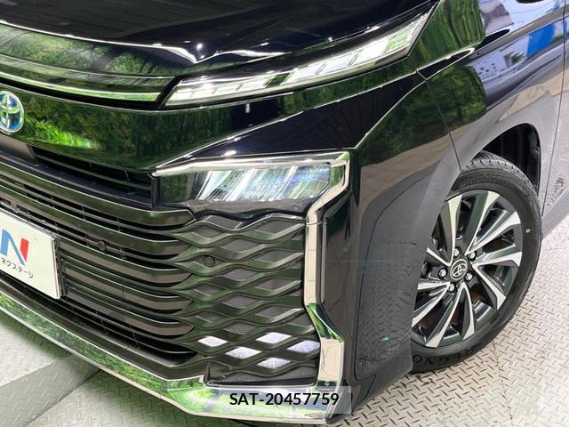 Toyota VOXY 2023-02 8219337-12