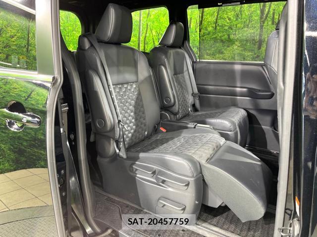 Toyota VOXY 2023-02 8219337-8