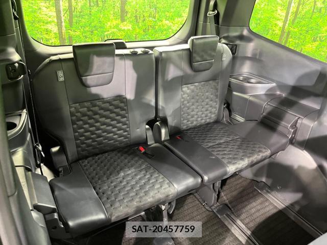Toyota VOXY 2023-02 8219337-9