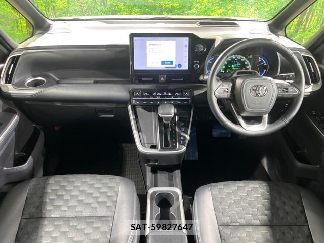 Toyota VOXY 2023-12 8219340-1