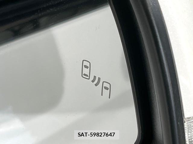 Toyota VOXY 2023-12 8219340-5