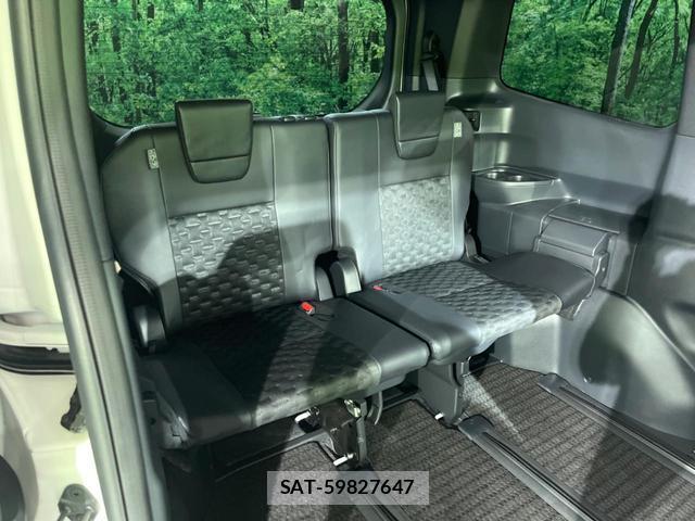 Toyota VOXY 2023-12 8219340-9