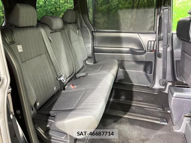 Toyota VOXY 2024-04 8219342-9