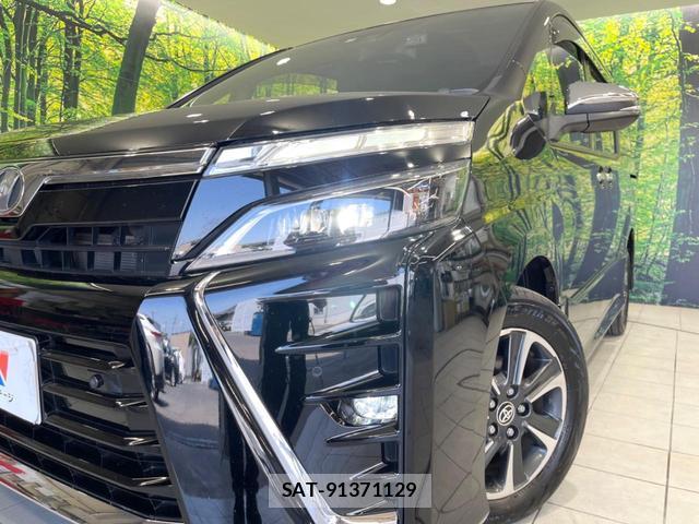 Toyota VOXY 2019-03 8219375-11