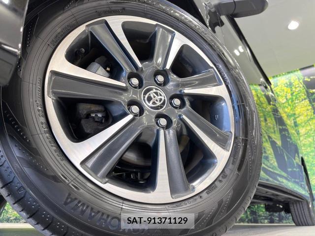Toyota VOXY 2019-03 8219375-12