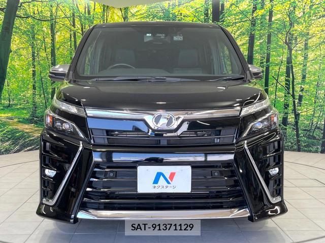 Toyota VOXY 2019-03 8219375-13