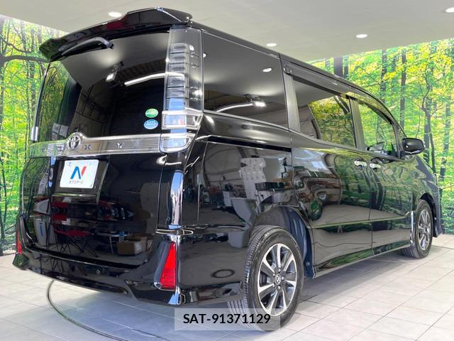Toyota VOXY 2019-03 8219375-15