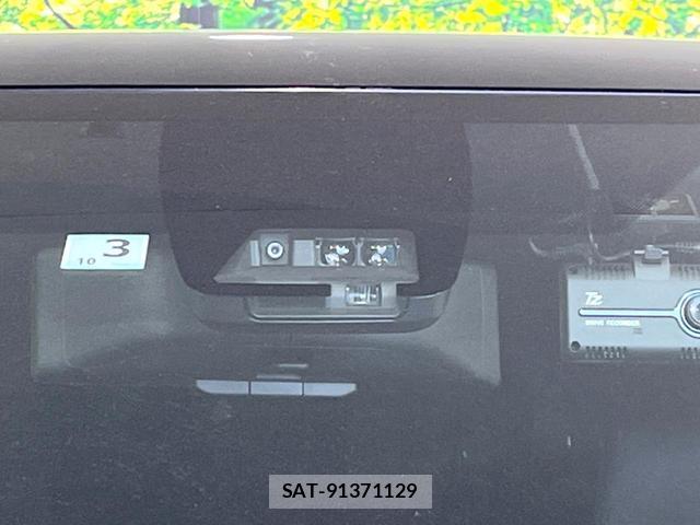 Toyota VOXY 2019-03 8219375-4