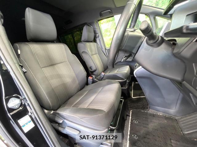 Toyota VOXY 2019-03 8219375-7