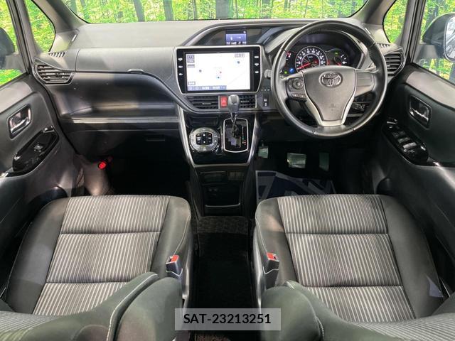 Toyota VOXY 2019-10 8219385-1
