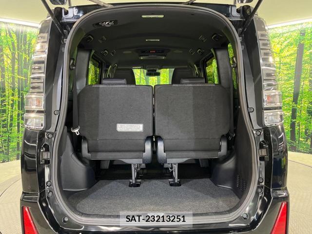 Toyota VOXY 2019-10 8219385-10