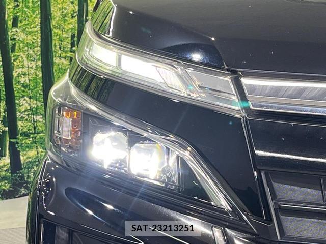 Toyota VOXY 2019-10 8219385-12