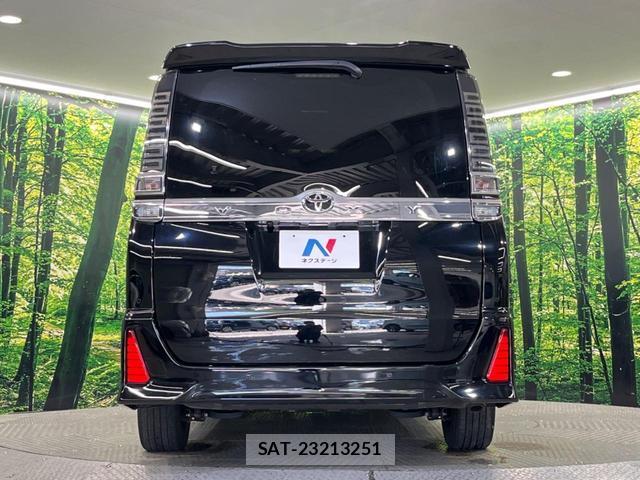 Toyota VOXY 2019-10 8219385-15