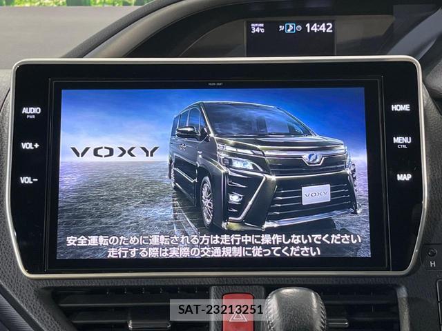 Toyota VOXY 2019-10 8219385-4