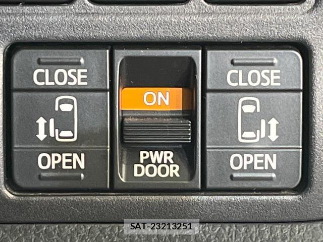 Toyota VOXY 2019-10 8219385-6