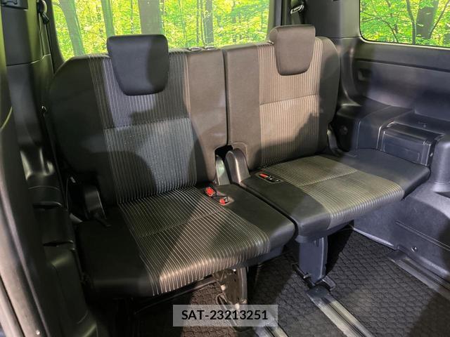 Toyota VOXY 2019-10 8219385-9