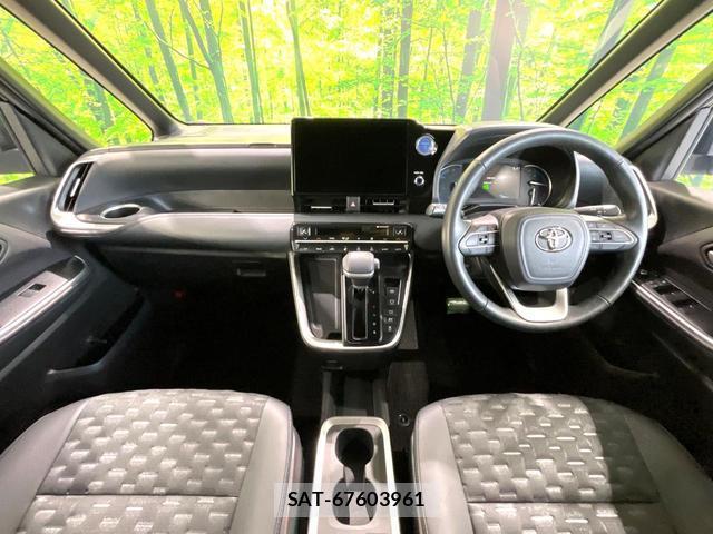 Toyota VOXY 2022-06 8219522-1
