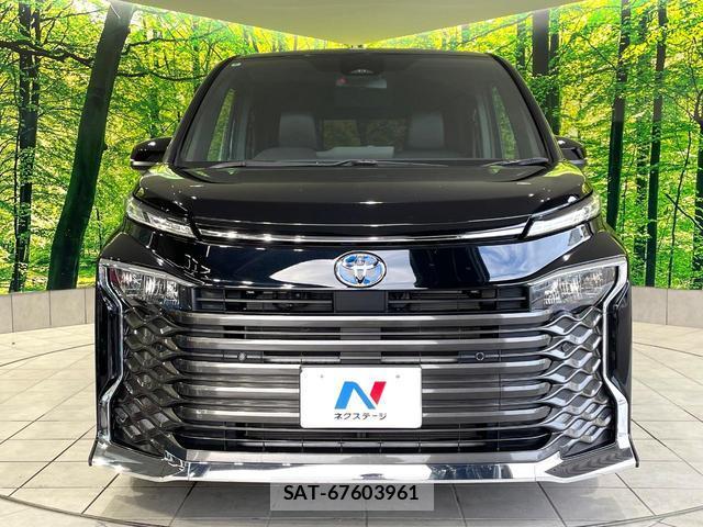Toyota VOXY 2022-06 8219522-14