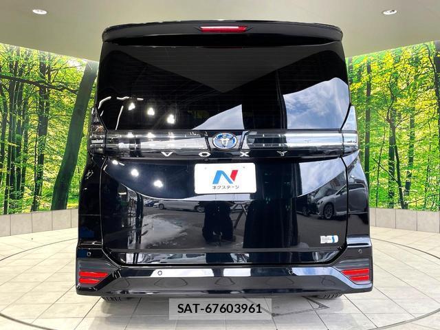 Toyota VOXY 2022-06 8219522-15