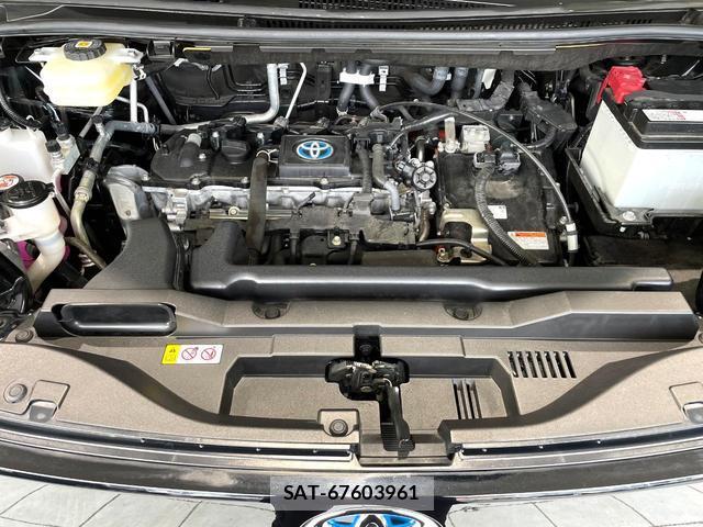Toyota VOXY 2022-06 8219522-17