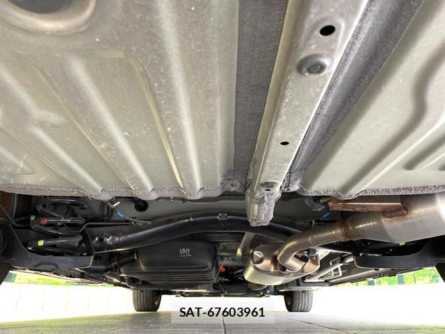 Toyota VOXY 2022-06 8219522-18