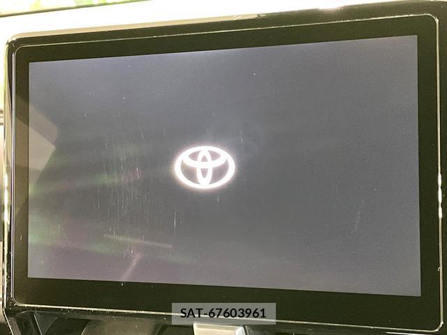 Toyota VOXY 2022-06 8219522-3