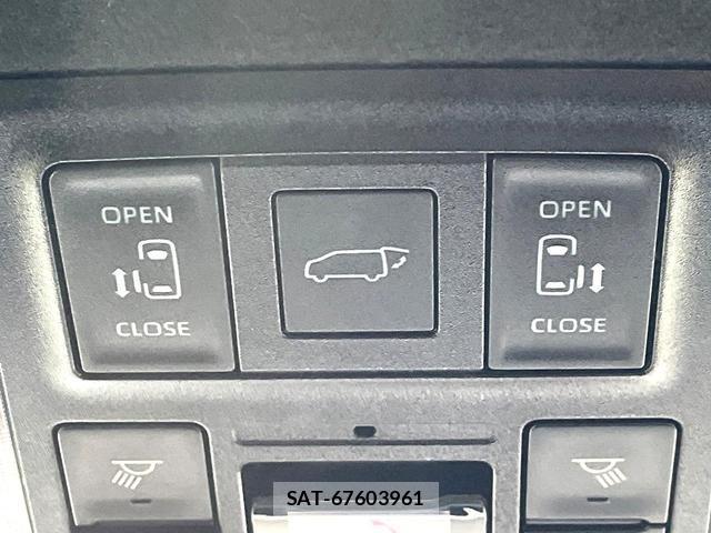 Toyota VOXY 2022-06 8219522-5