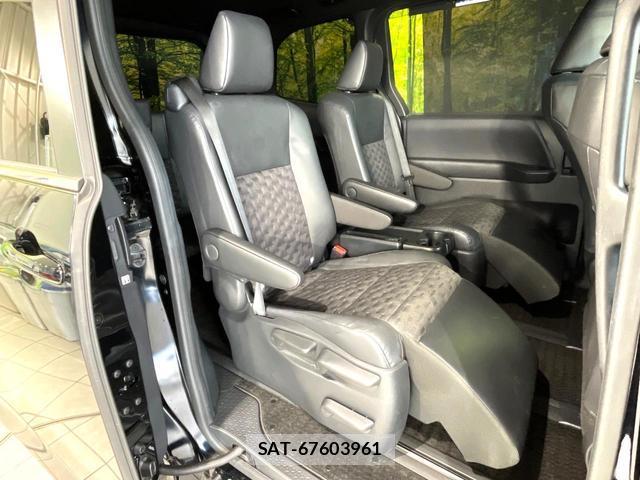 Toyota VOXY 2022-06 8219522-8