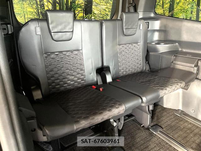 Toyota VOXY 2022-06 8219522-9