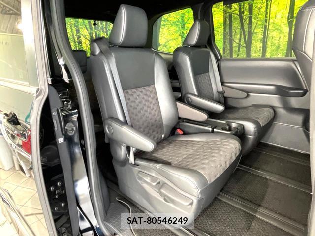 Toyota VOXY 2024-02 8219523-8