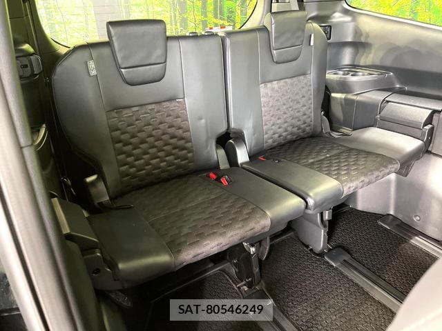 Toyota VOXY 2024-02 8219523-9