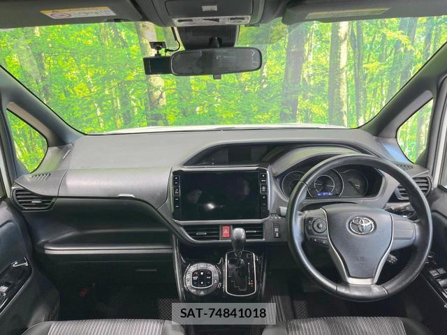 Toyota VOXY 2017-10 8219528-1