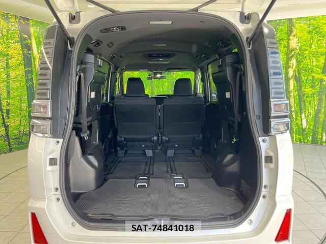 Toyota VOXY 2017-10 8219528-10