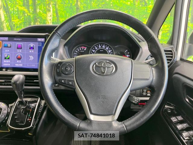 Toyota VOXY 2017-10 8219528-11