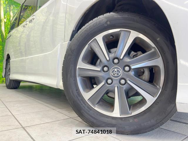 Toyota VOXY 2017-10 8219528-13