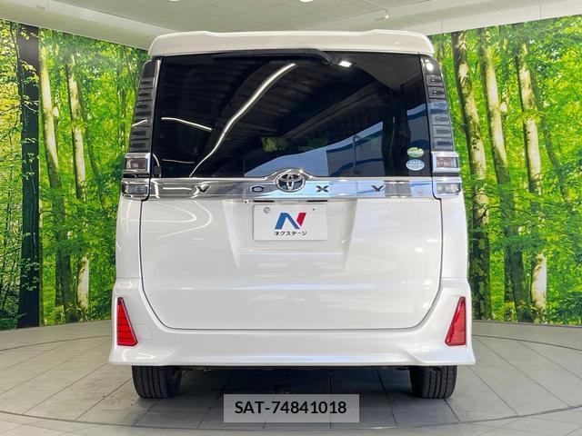 Toyota VOXY 2017-10 8219528-15