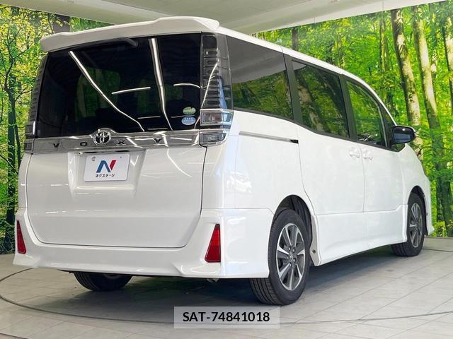 Toyota VOXY 2017-10 8219528-17