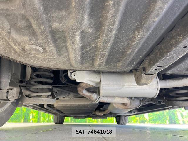 Toyota VOXY 2017-10 8219528-19