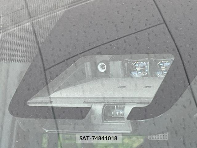 Toyota VOXY 2017-10 8219528-2