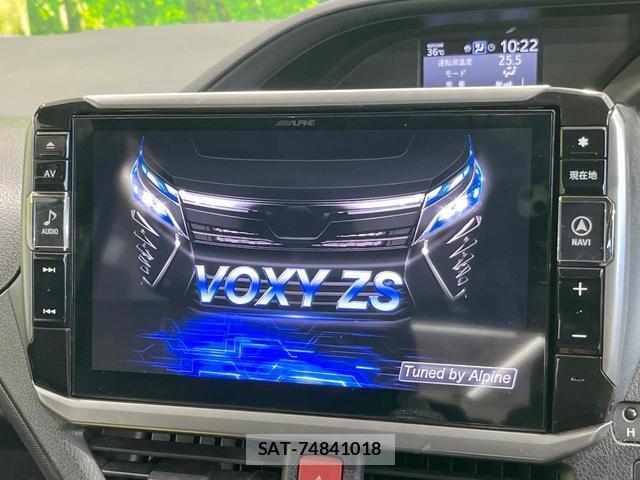 Toyota VOXY 2017-10 8219528-3