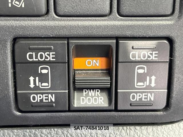 Toyota VOXY 2017-10 8219528-6