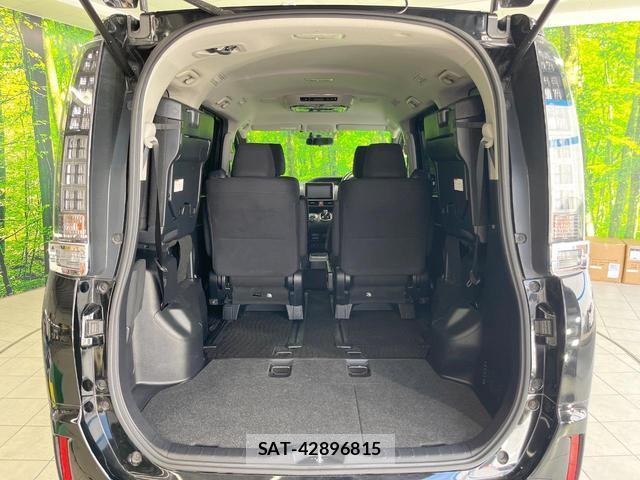 Toyota VOXY 2015-06 8219534-10