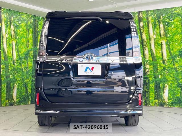 Toyota VOXY 2015-06 8219534-15