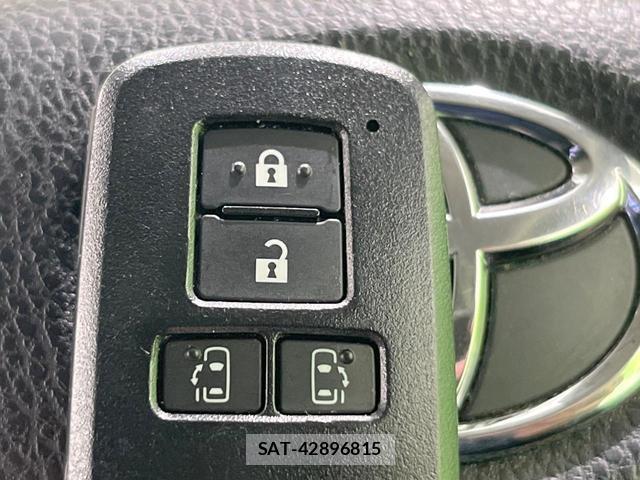 Toyota VOXY 2015-06 8219534-6