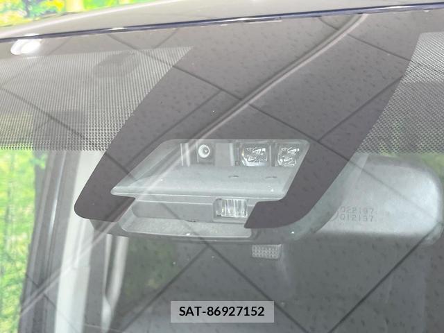 Toyota VOXY 2016-02 8219541-2