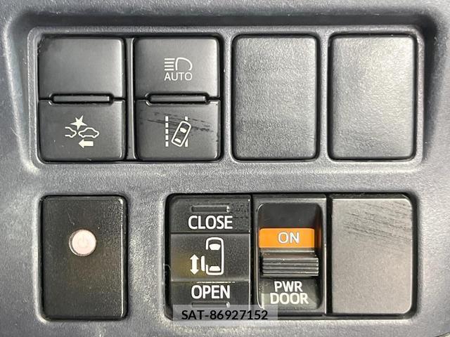 Toyota VOXY 2016-02 8219541-5