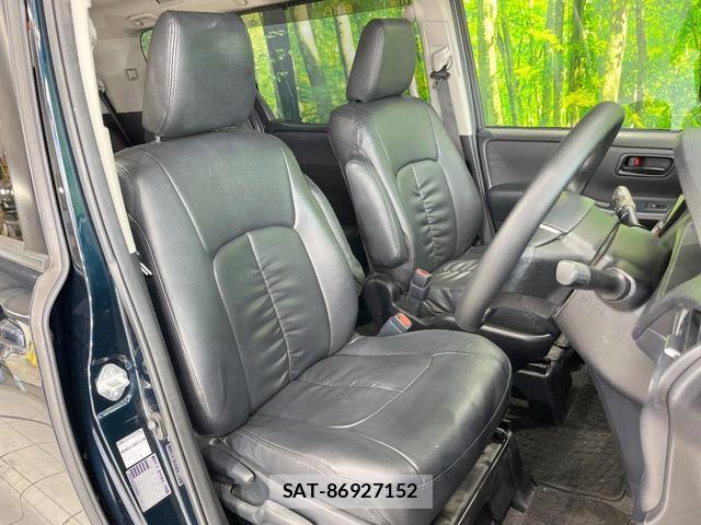 Toyota VOXY 2016-02 8219541-6